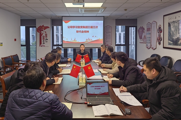 江海公司黨支部認(rèn)真學(xué)貫職代會(huì)精神。俞杰 攝 _副本.jpg